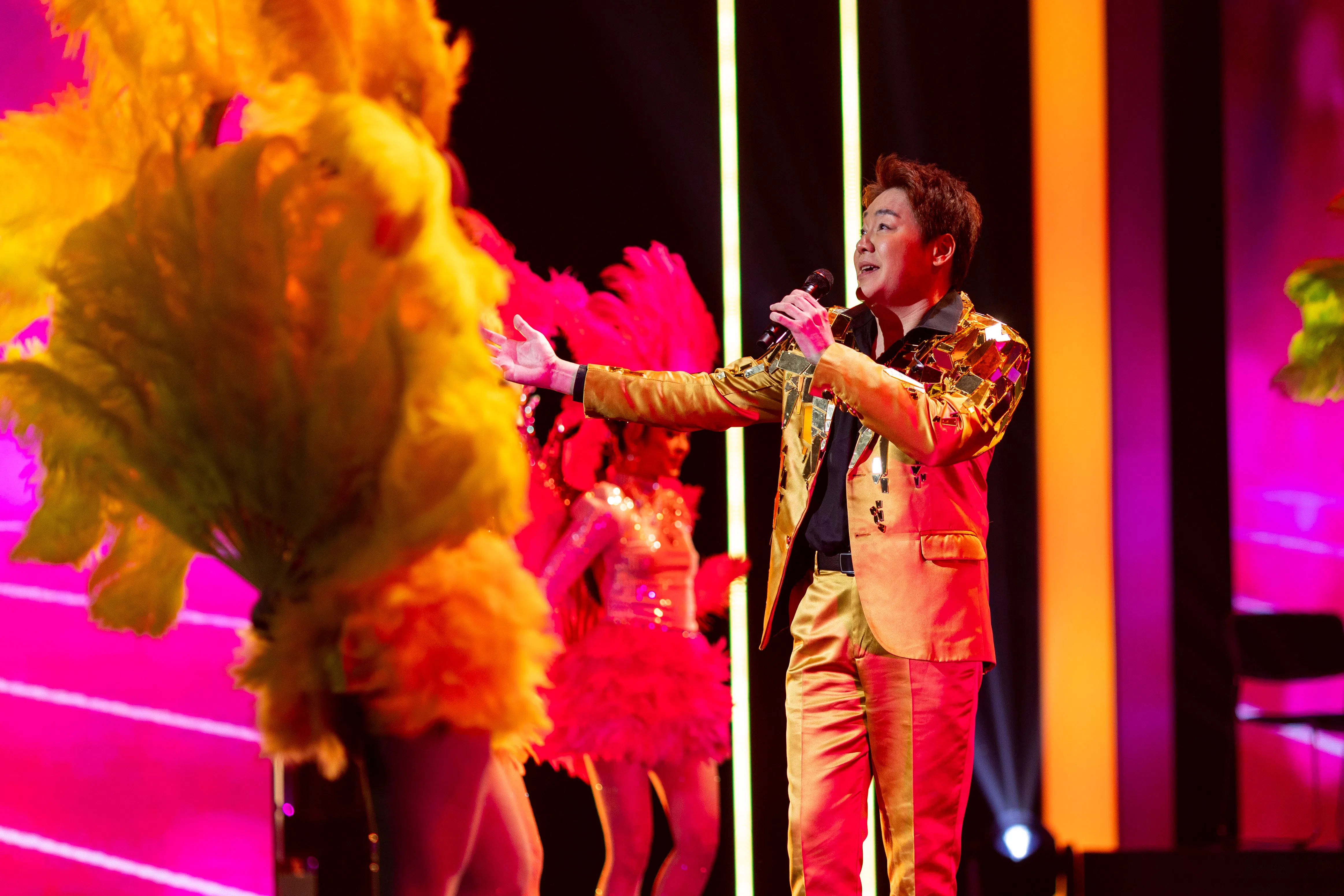 陈瑞彪以百老汇形式表演福建歌曲《爱拼才会赢》。（新传媒提供）