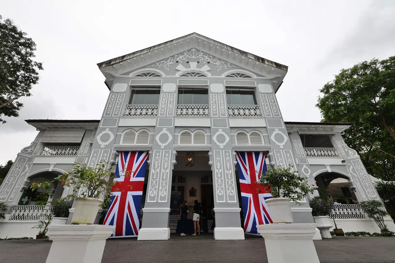 伊甸堂自1965年新加坡独立并与英国正式建交以来，一直是历任英国驻新加坡最高专员的官邸。它是一座具有摄政风格的两层建筑，外墙呈现白灰色相间的典雅图形设计。（唐家鸿摄）