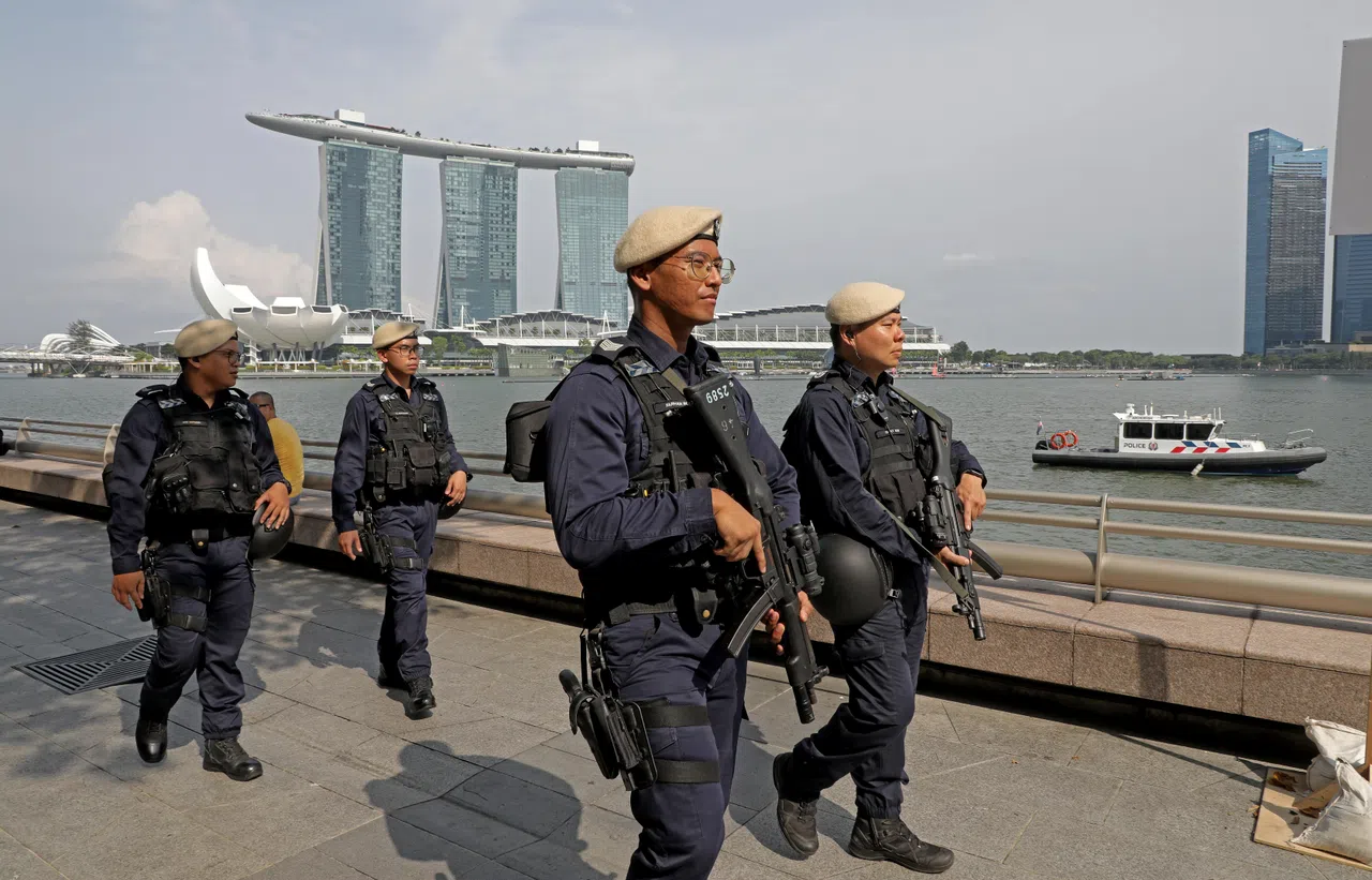 国庆日当天，原地反应小组警员和警察海岸卫队将在滨海岸周围巡逻。（何炳耀摄）