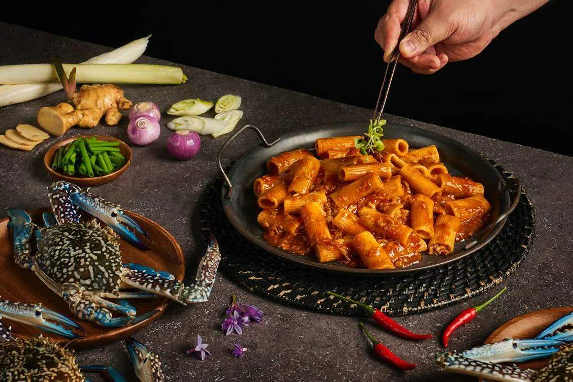 Winestone的管状通心粉拌招牌新加坡辣椒酱汁。（餐馆提供）