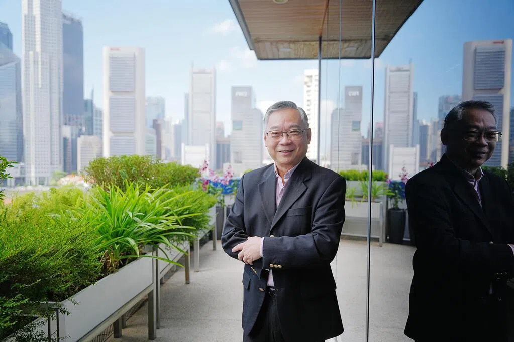 当前中东冲突等局势动荡中，国际企业来新加坡的投资兴趣有进一步放大的迹象，以期借助新加坡，增强它们的整体供应链的韧性。然而，国际企业的许多关键重大决策已被推迟或搁置。