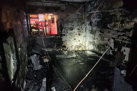 淡滨尼一组屋单位平安夜失火 约50人疏散