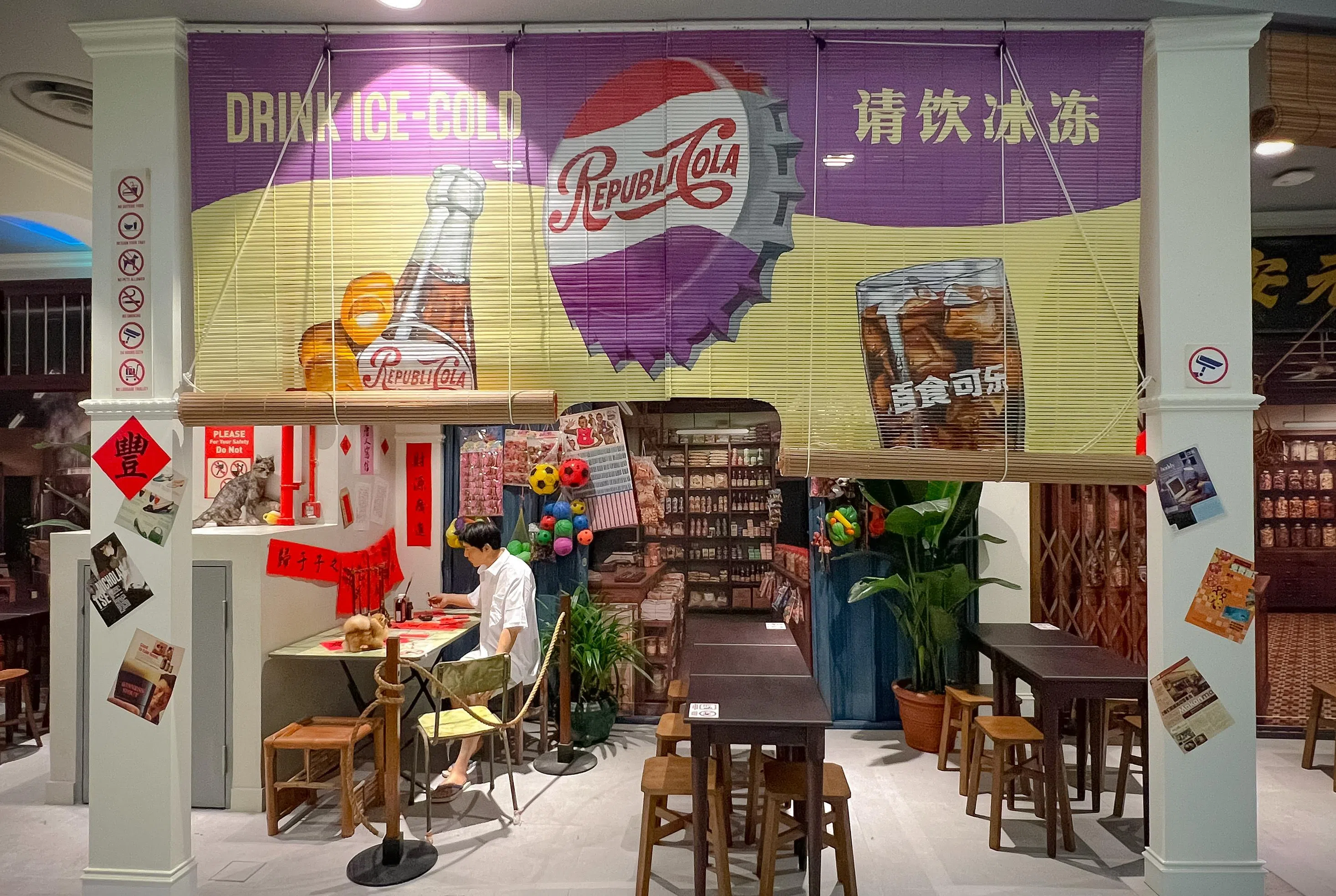 星耀樟宜的大食代，设计多个怀旧角落让食客打卡。（品牌提供）