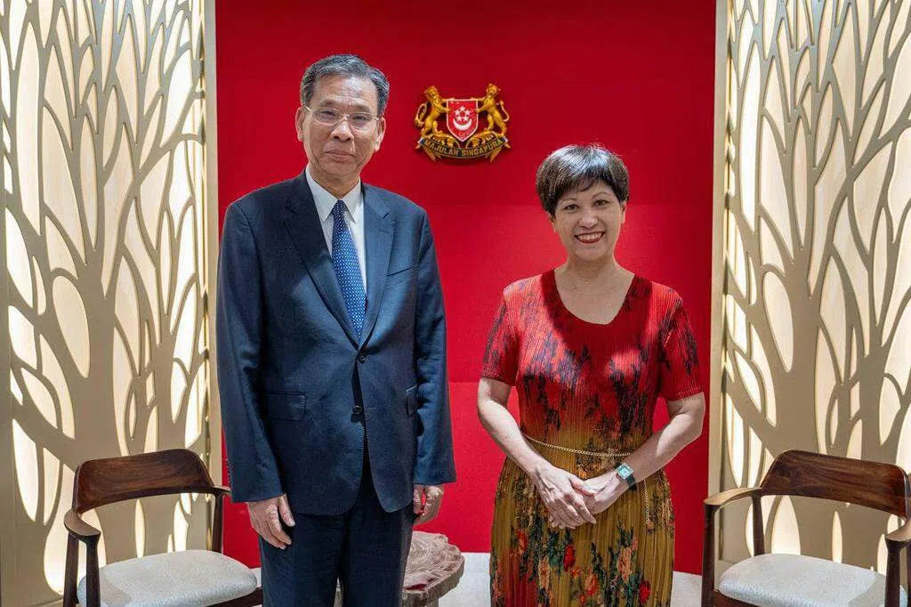 英兰妮与中国财政部长刘昆会面 | 联合早报