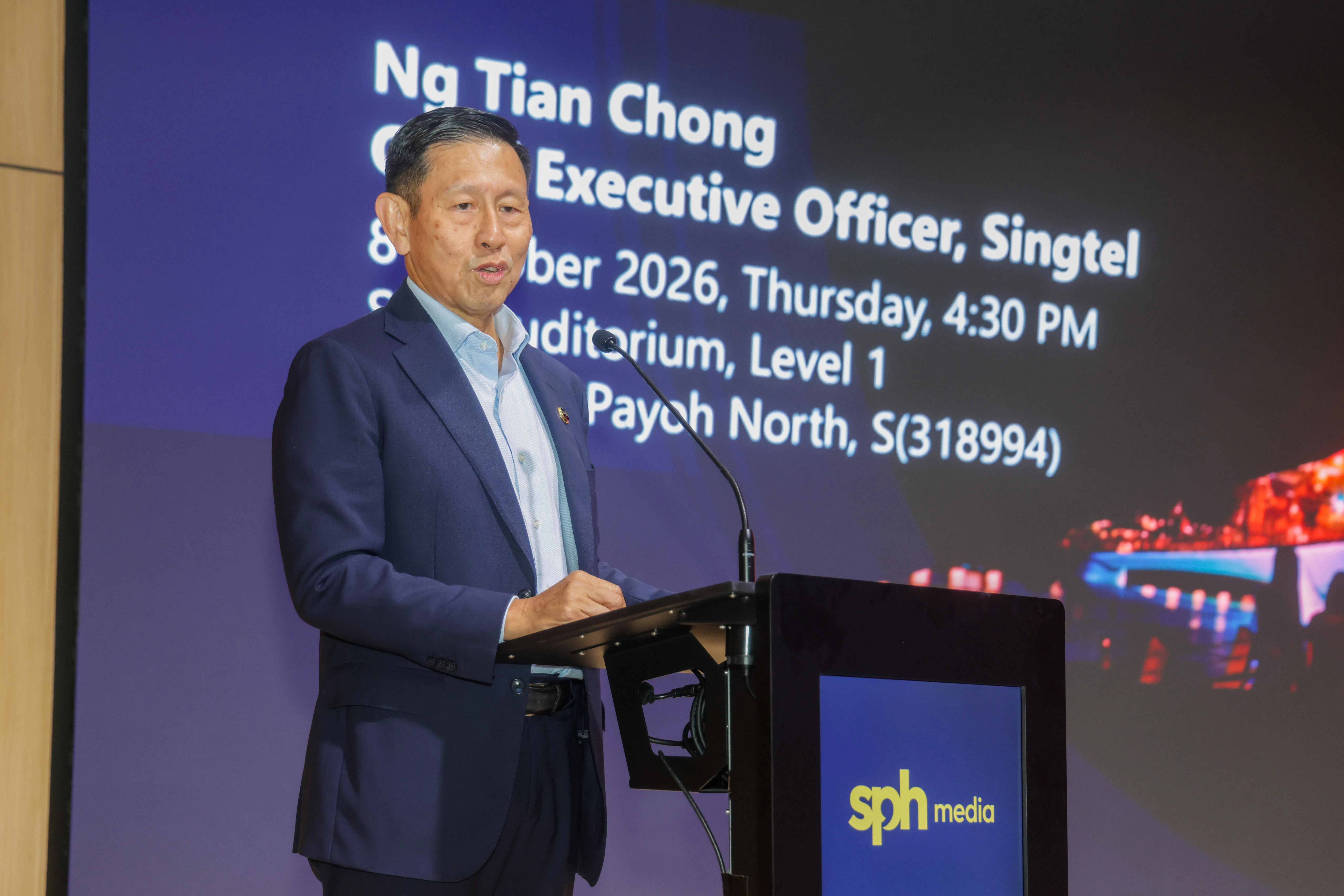 新电信新加坡首席执行官黄天聪强调人始终是故事的核心。（吴先邦摄）