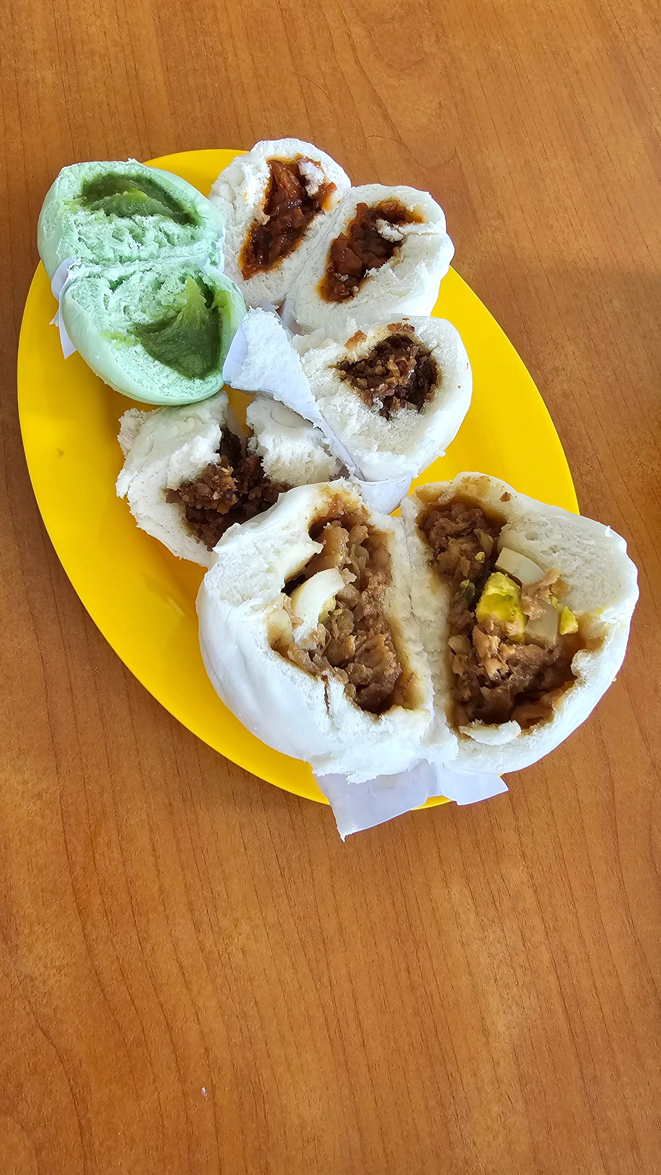 除了受欢迎的大包，“包好”也售新颖口味如花生包、班兰包。（黄亿敏摄）