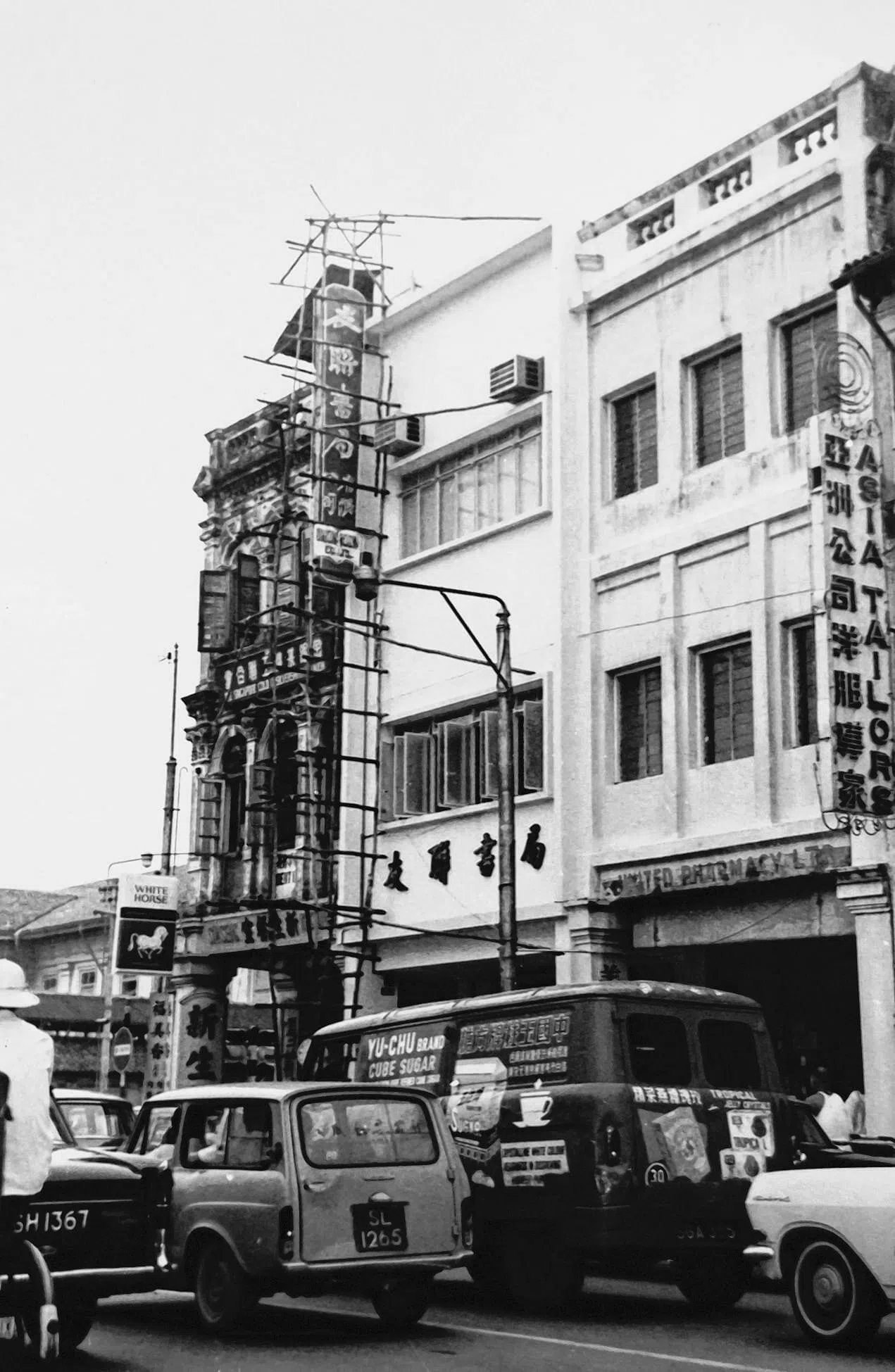 友联书局于1968年搬迁到桥北路303号，底层卖文具，二楼售书，三楼是办公室。（友联书局提供）