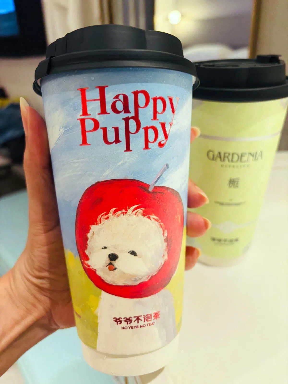 这些饮料的包装极具艺术感，有些甚至还带点幽默感与萌萌感，让消费者很自然的就喜欢。（李可爱摄）