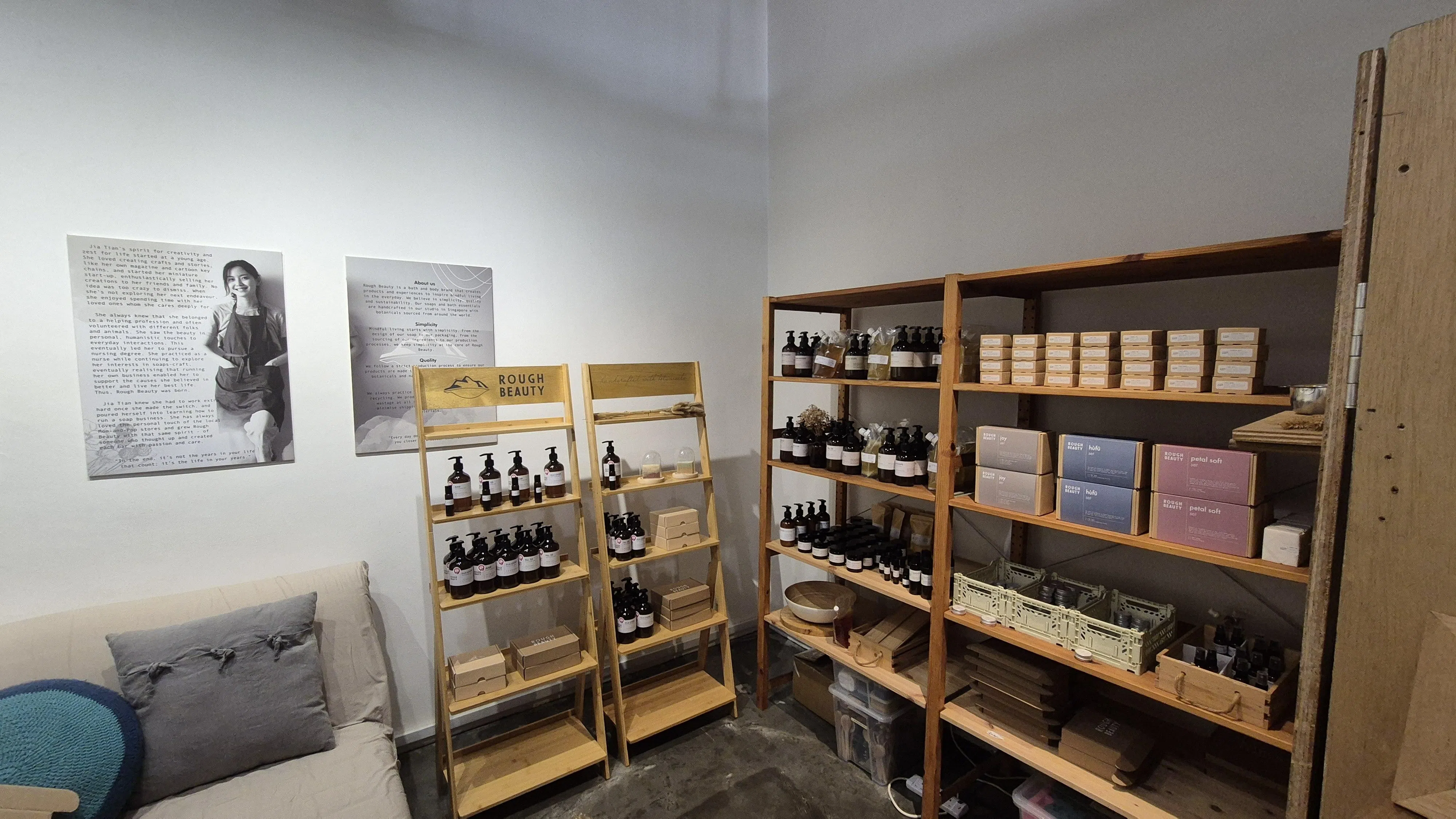 Rough Beauty每逢周五开放给顾客，让大家自备容器购买各种手作草本洁肤用品。（Rough Beauty提供）