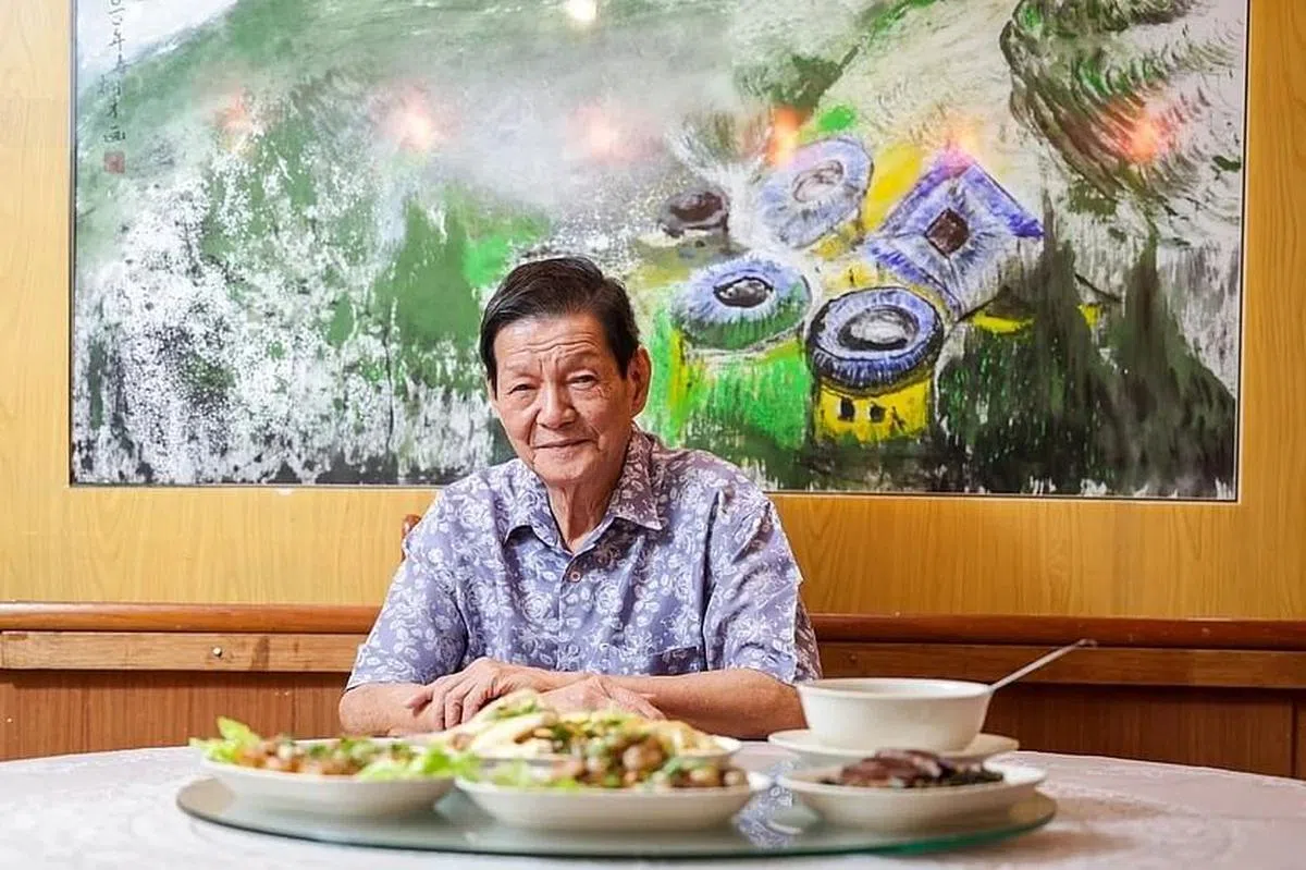 赖法源本着对客家饮食文化的使命感，创办梅村酒家，希望将客家菜发扬光大。（叶振忠摄）
