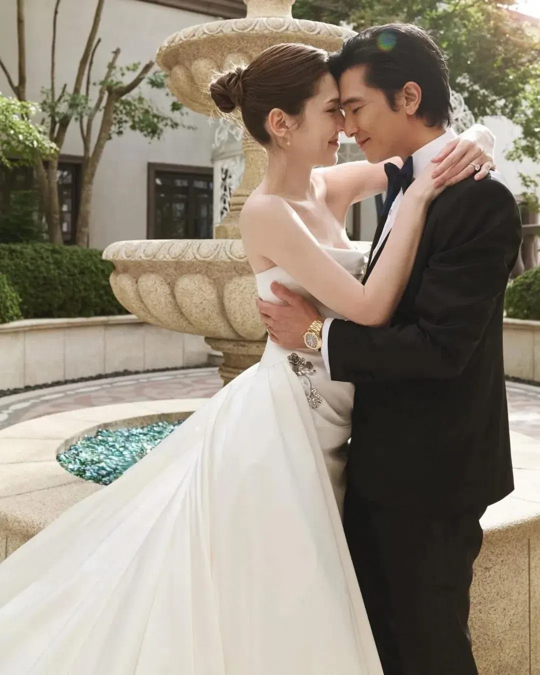 邱泽（右）和许玮甯2021年官宣结婚，2025年生下儿子并补办婚礼。（取自邱泽IG）