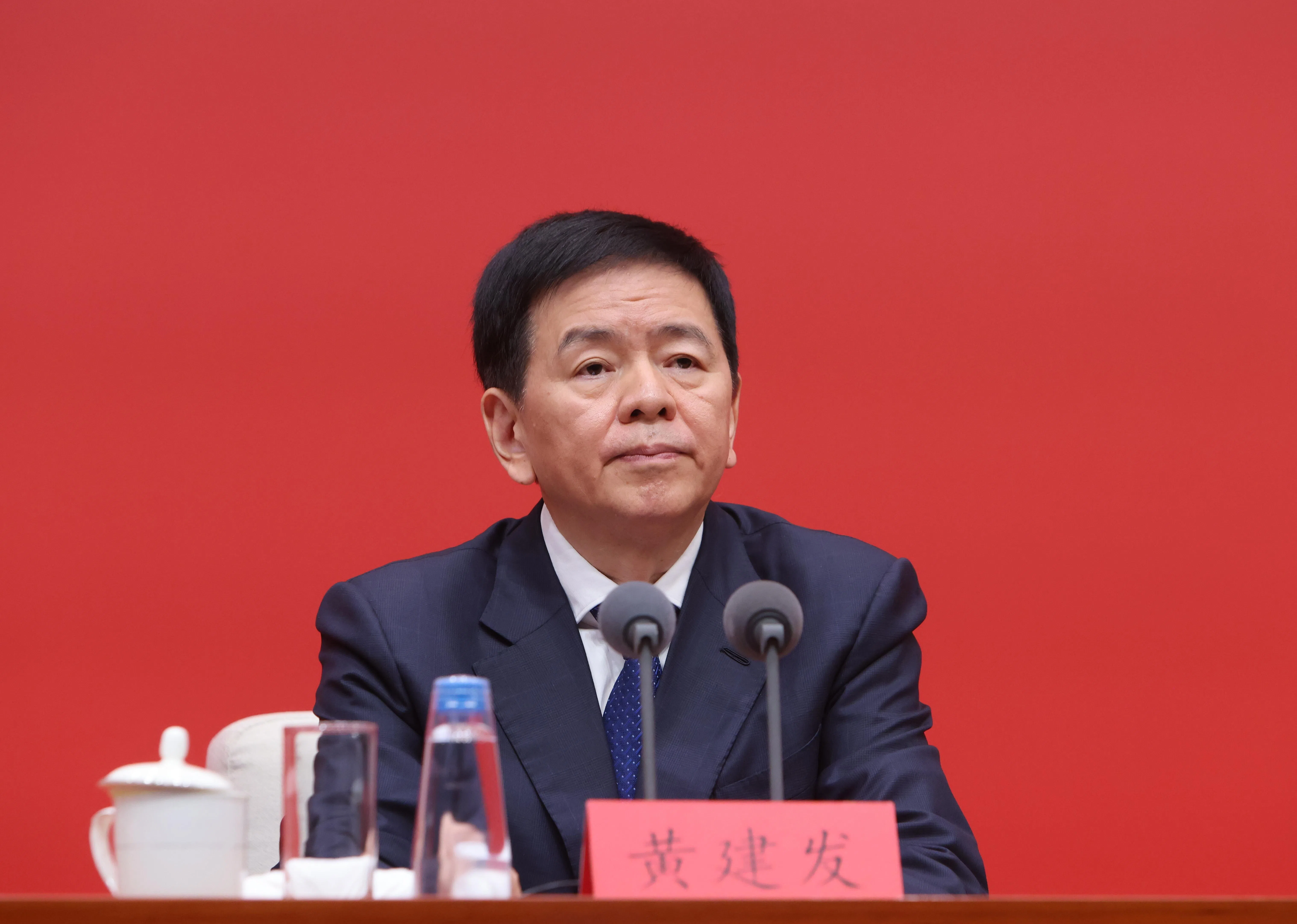 中共中央组织部分管日常工作的副部长黄建发星期五（10月30日）在中共中央举行围绕五中全会的新闻发布会上答记者问。（中新社）