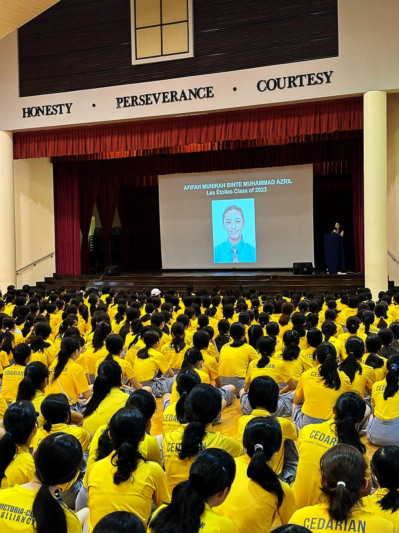 阿菲法的母校四德女中在脸书写道：“我们怀着沉痛的心情悼念四德家庭中的一位珍贵成员——2023年毕业生阿菲法。她是我校优秀毕业生之一，也是受人敬佩的女童军领袖。”（四德女子中学脸书）