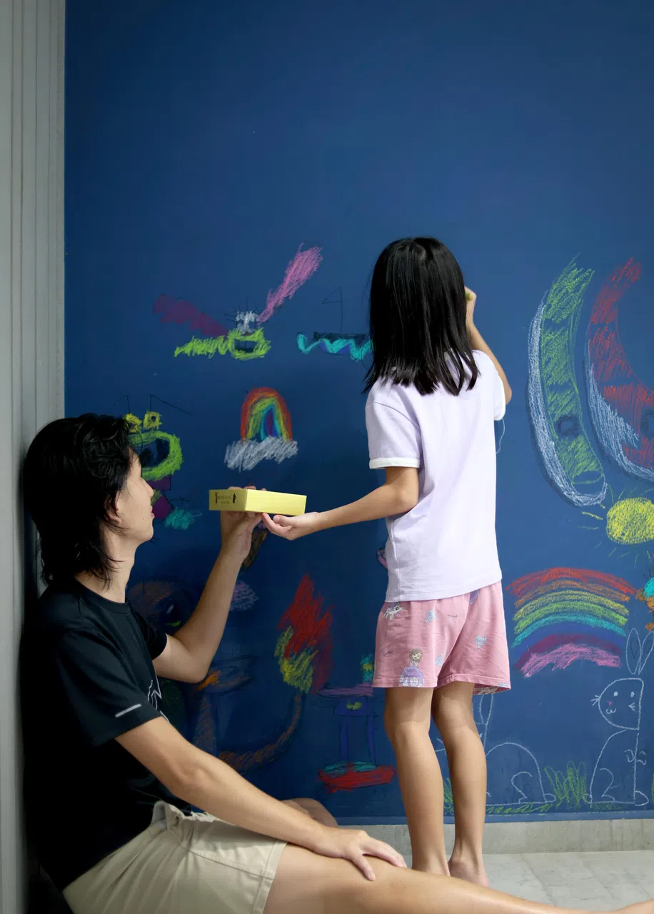 在杨函杰眼中，女儿也有特别的创意。（龙国雄摄）