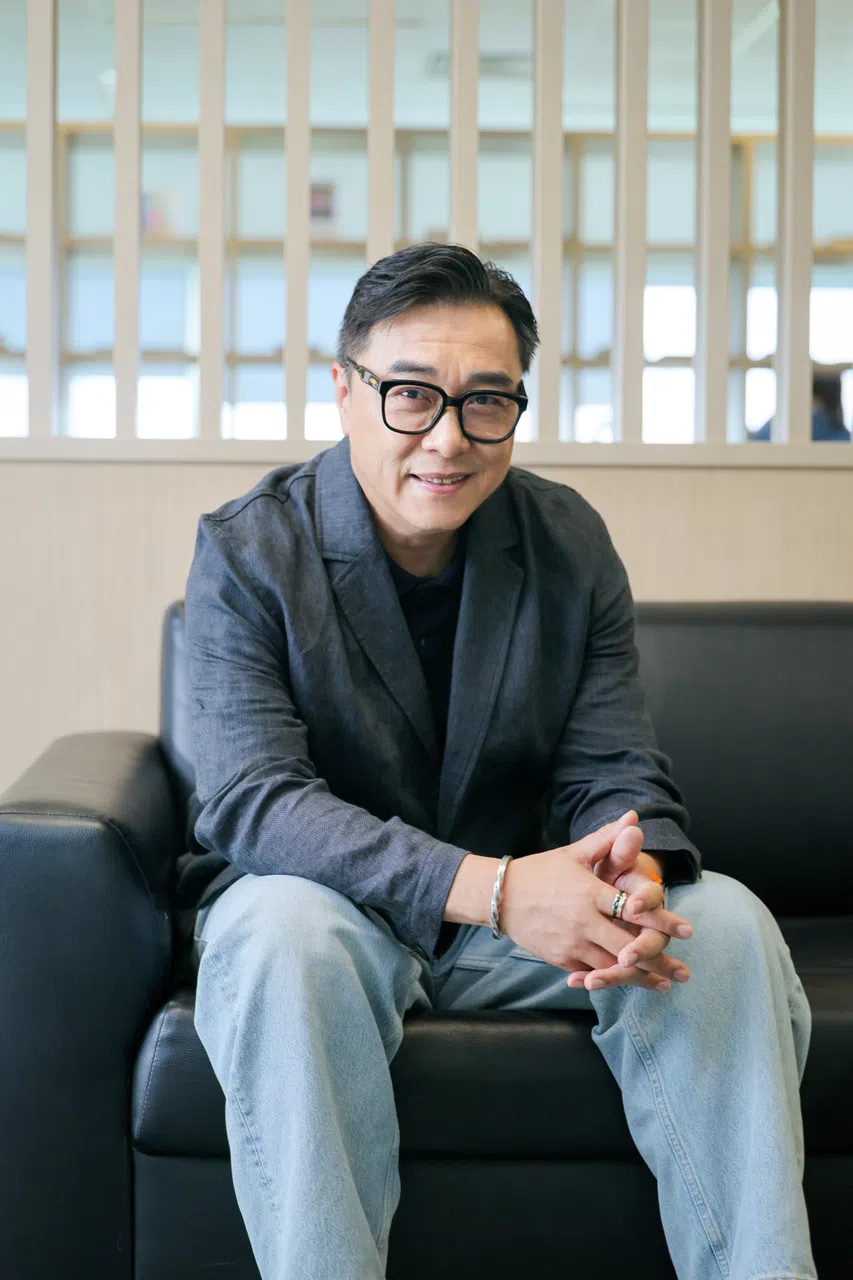 郭亮声线浑厚有力且有权威性，声演林谋盛胜任有余。（档案照）