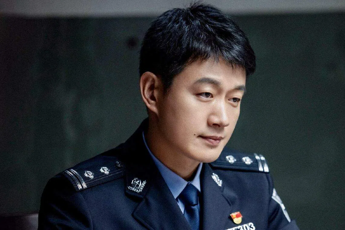 佟大为饰演外表冷漠毒舌但内心善良的刑警队长何陆源。（互联网）