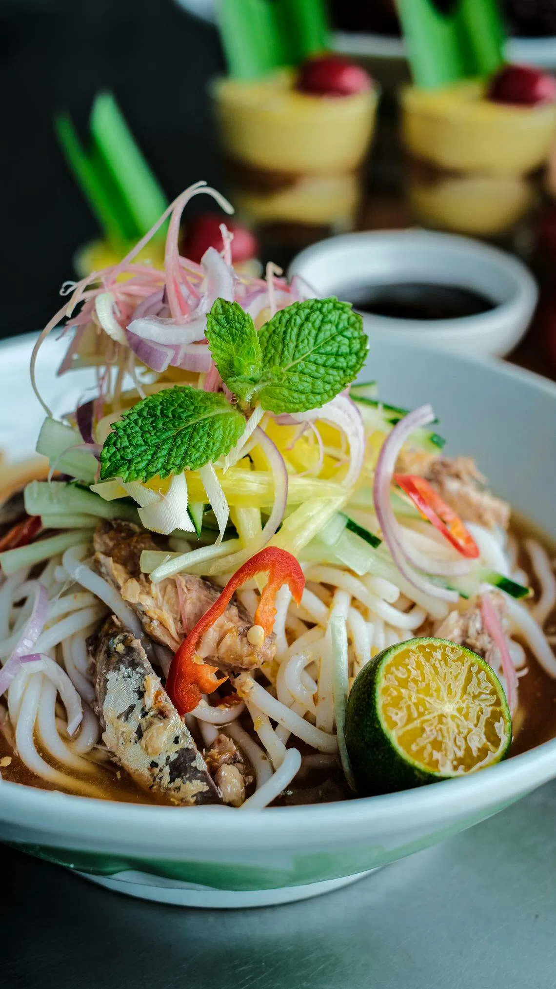 在自助餐可吃到槟城亚参叻沙。（酒店提供）