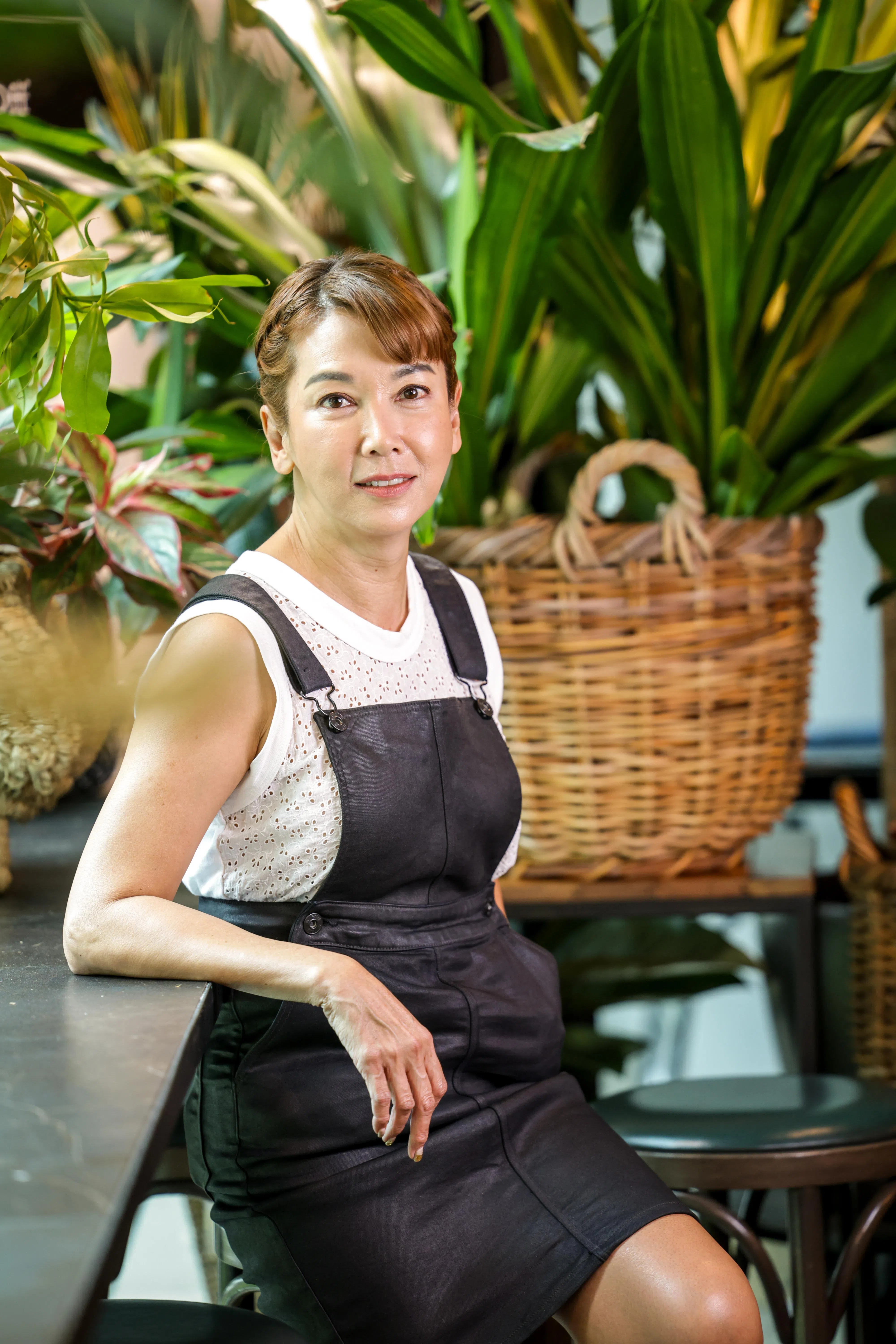 钟琴饰演和孩子斗智的家庭主妇。（叶振忠摄）