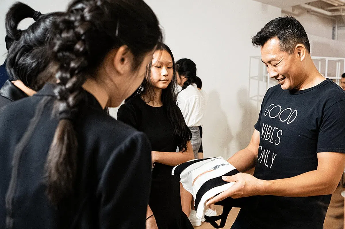 全国青年理事会一直致力于在青年感兴趣的领域提供引导和协助。图为总裁蔡大卫（右一）与参与活动的青年进行交流。（图／全国青年理事会）