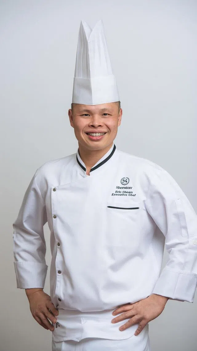 喜来登酒店行政总厨詹资才指出，火鸡肉烹煮恰当，味道可媲美鸡肉。（酒店提供）