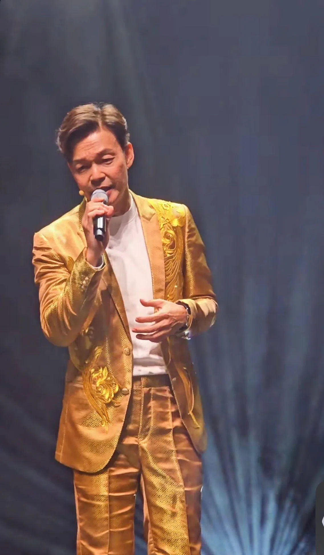 李国煌演唱福建歌曲《人生》。（互联网）