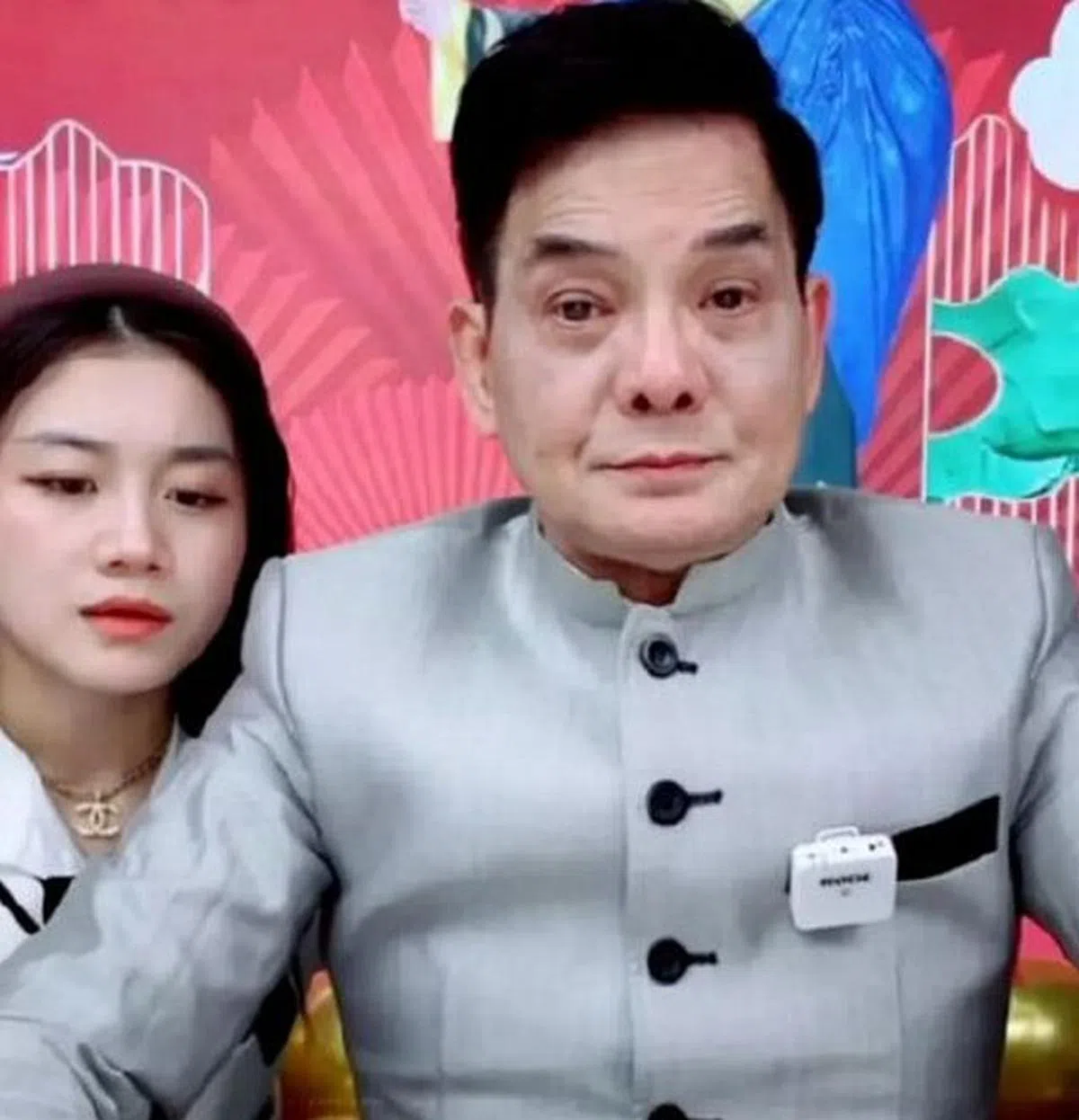 李国麟直播8小时，到最后已经显露疲态。（互联网）