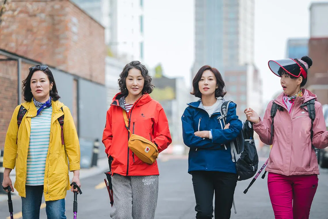 剧中有妈妈组成的“阿姨团”，虽然她们之前的友谊可爱，但不够鲜明。（取自tvN drama脸书）