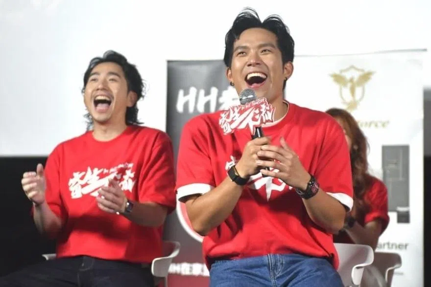 培永（右）以出品人身份“带资进组”，被叶朝明喊话他要包办大部分票房。（《东方日报》提供）