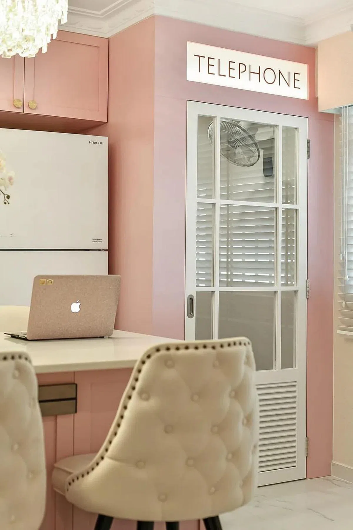 “电话亭”是家庭中的电话会议室。（Fyner Interior提供照片）