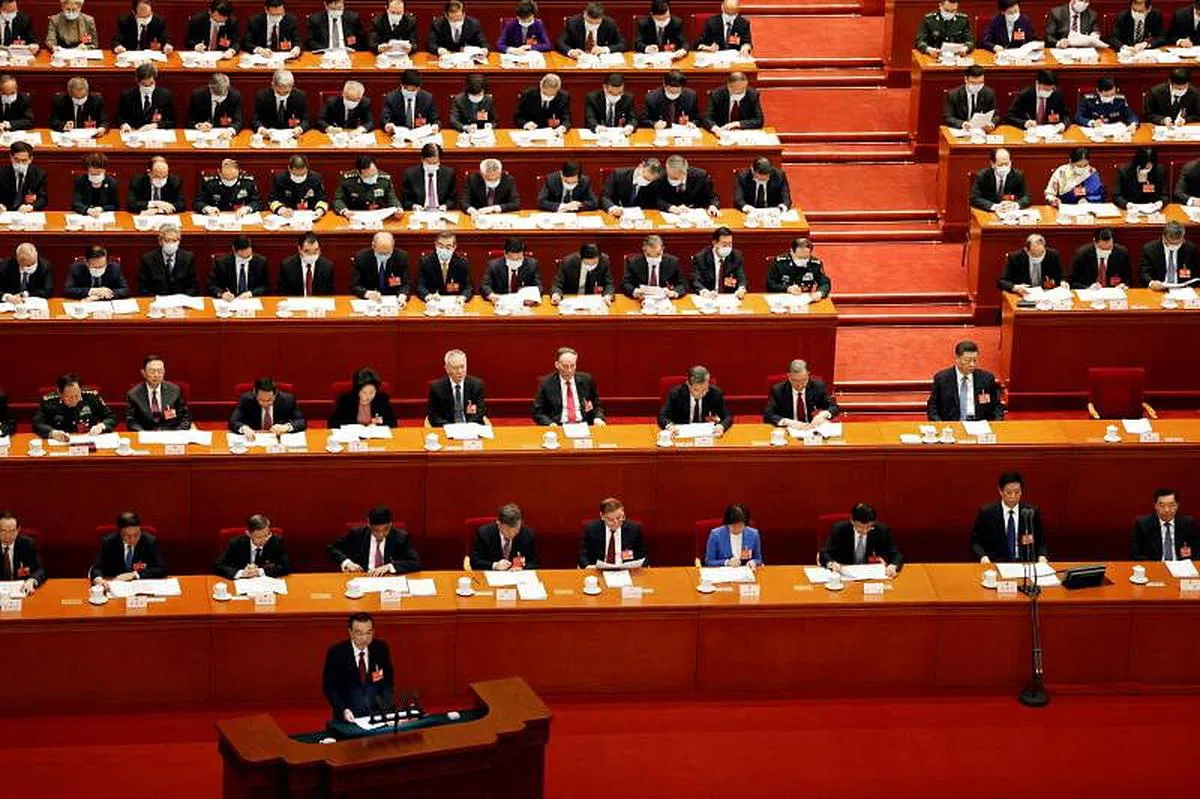 中国总理李克强今早在全国人大开幕式上做政府工作报告。（路透社）