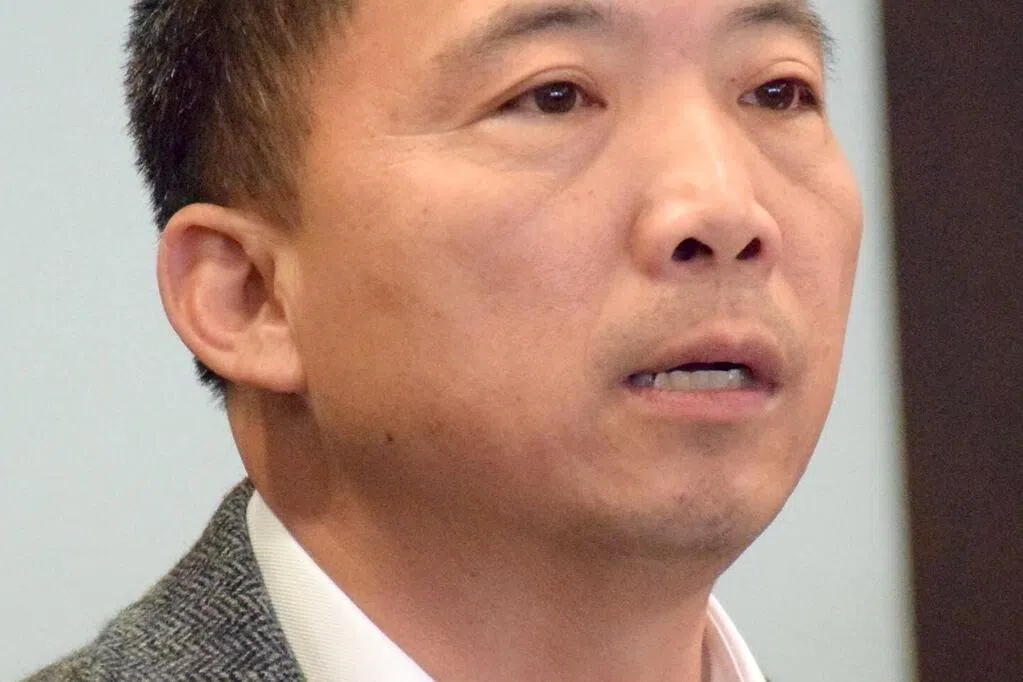 港前民主党主席胡志伟抵英被扣留 七日内遣返回港