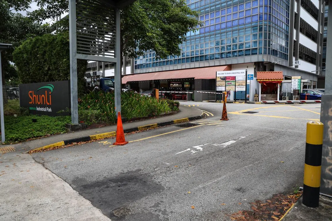 分层地契局裁定，申请人Farcon Singapore可在不影响使用私人车位的前提下，有权把三张免费停车证用于公共车位，命令管委会退还不应收取的停车费。（关俊威摄）