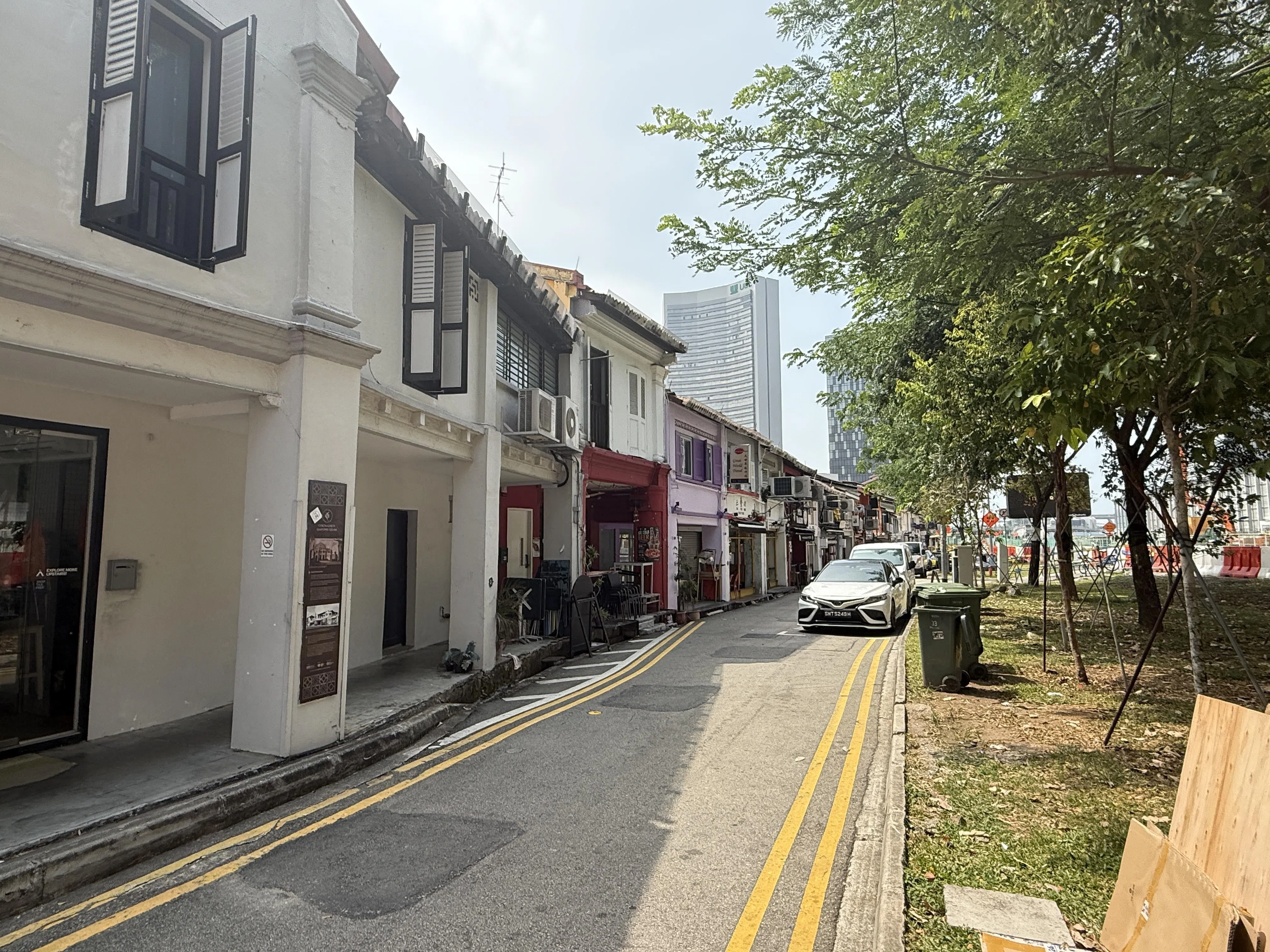 不到150米的峇厘巷，竟聚集了约20家本地独立小店，其中包括主打异国料理的特色食肆。（陈映蓁摄）