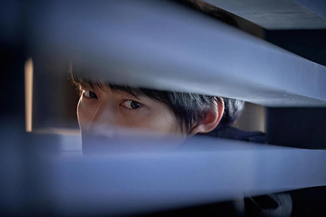 姜栋元在片中对白不多，靠眼神和表情表达角色的各种心情。（邵氏机构提供）