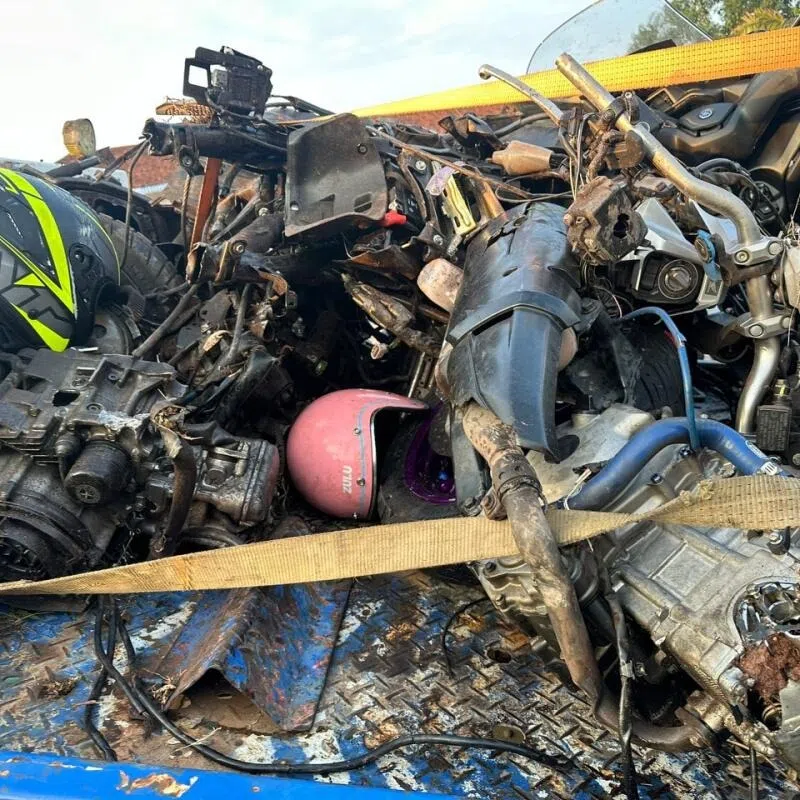 撞击力导致出事的电单车毁坏不堪。（取自网络）