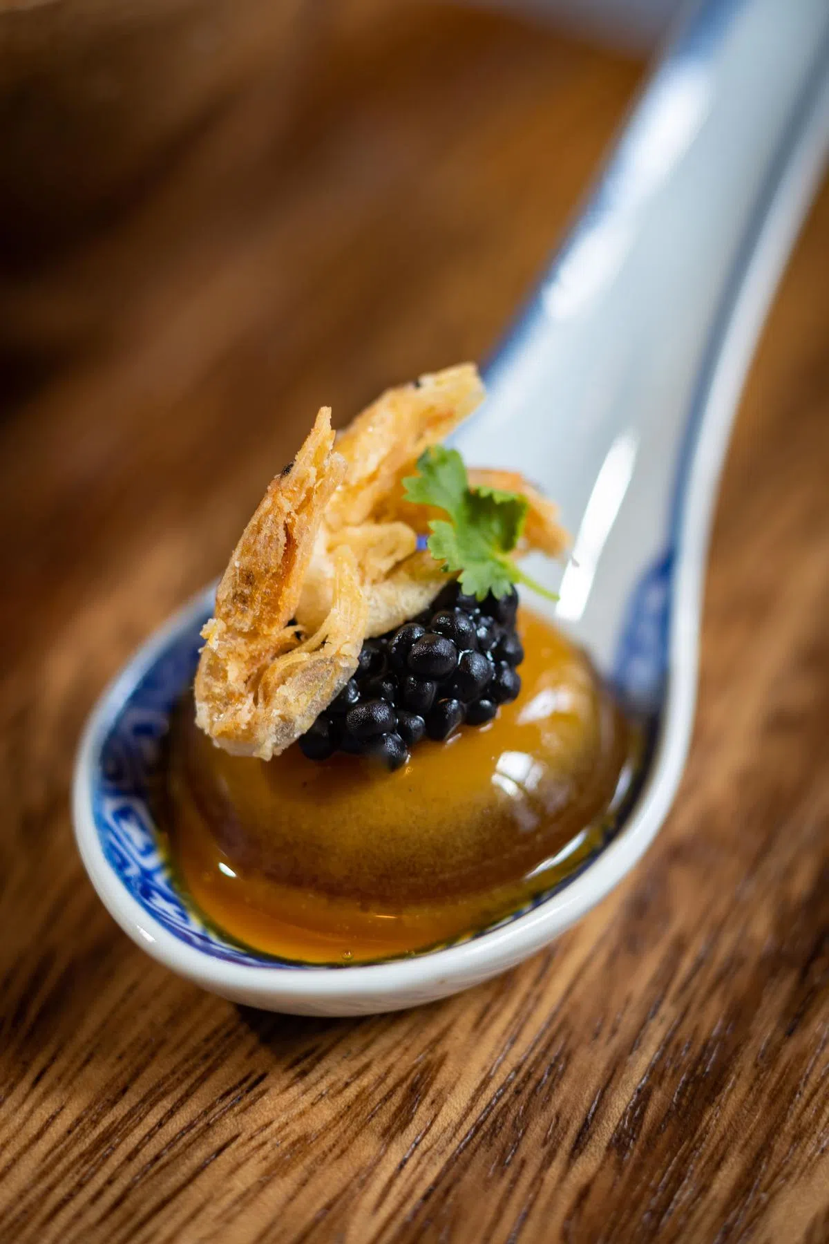 Avenue 87将虾面汤制成球状，作为前菜。（餐馆提供照片）