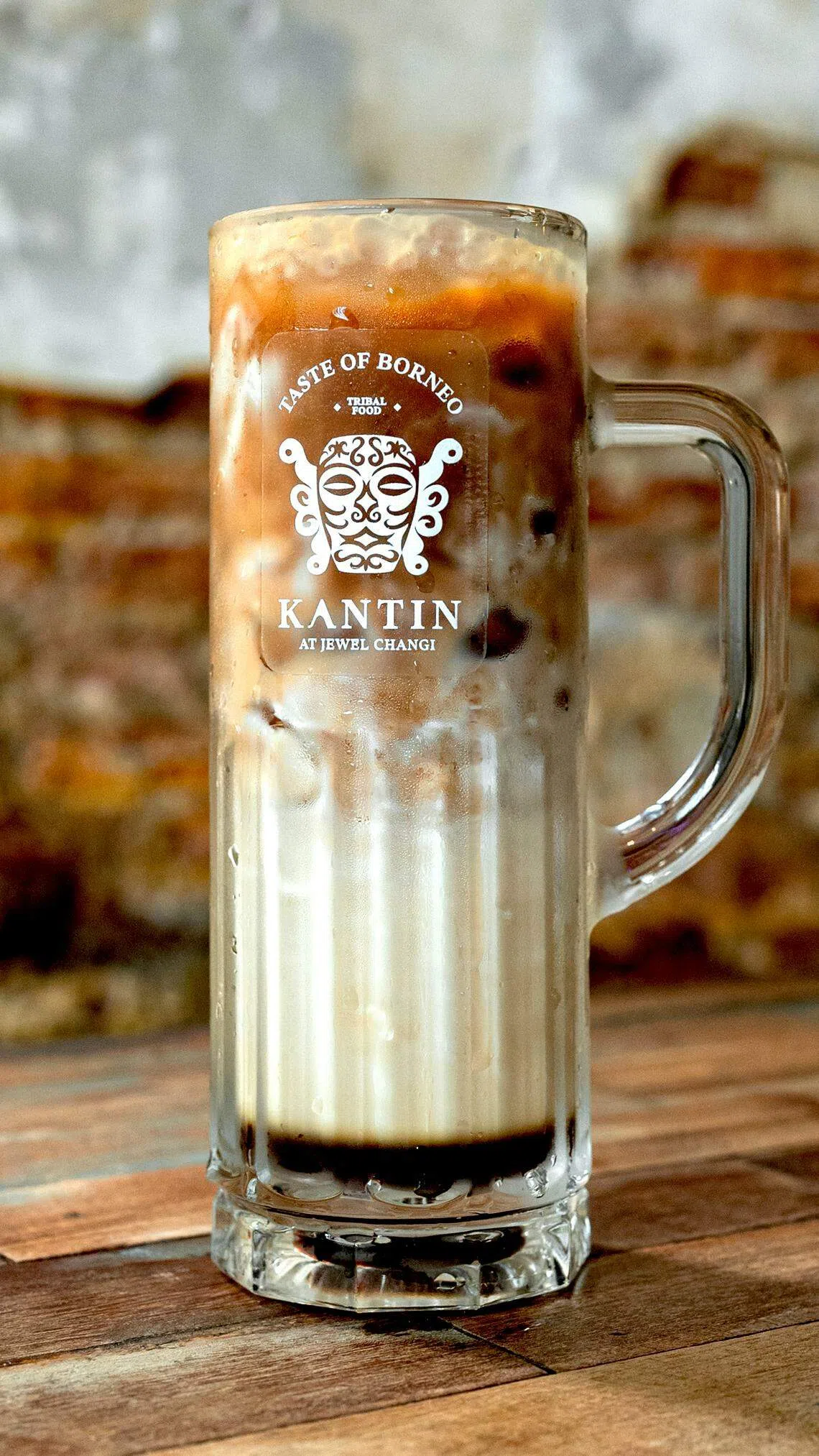 砂拉越三色奶茶，加入亚答糖，甜味有层次。（餐馆提供）