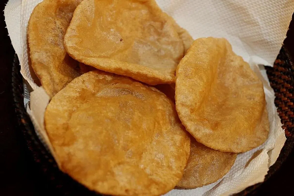 油炸饼poori是以全麦面粉制作。（梁麒麟摄）