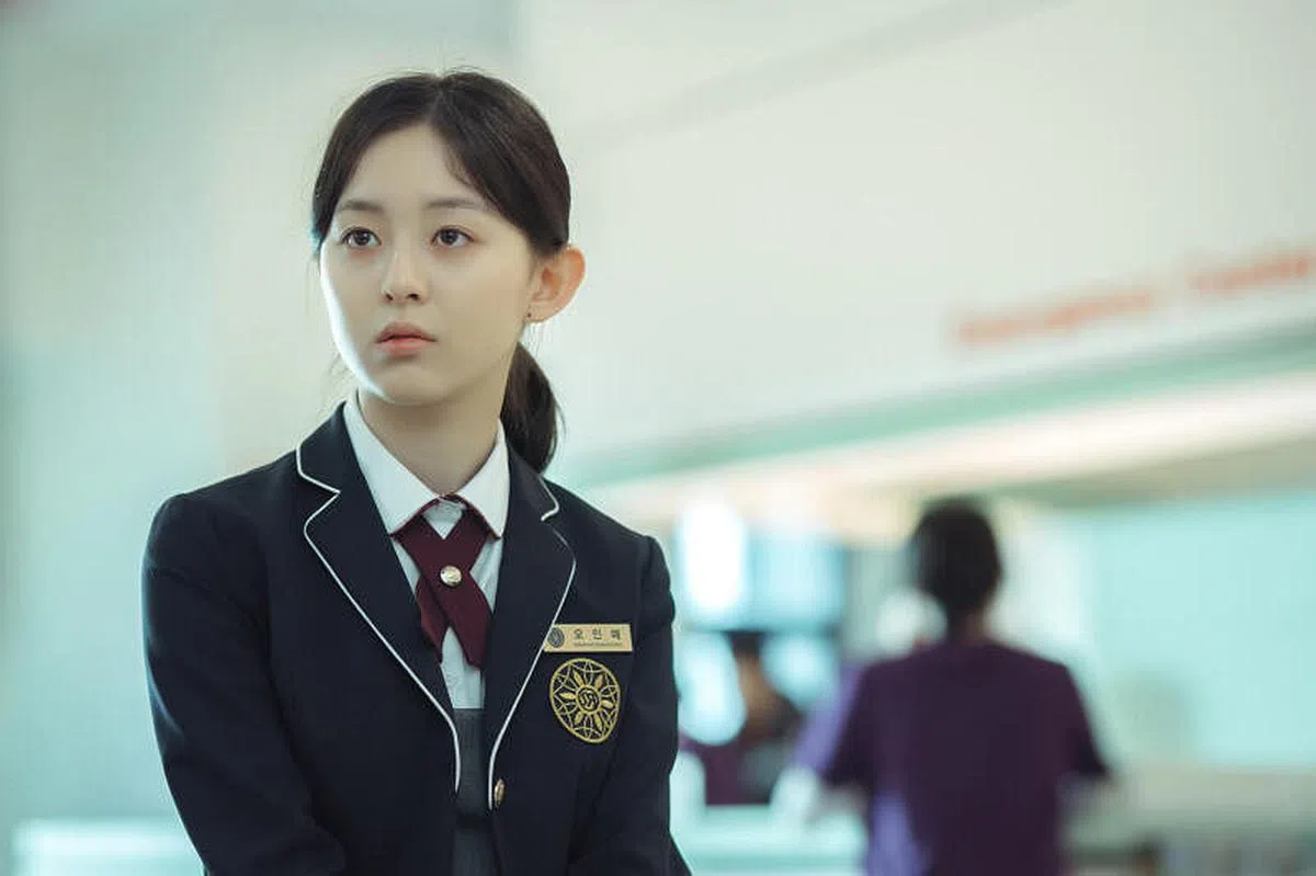 朴持厚饰演小妹，她说剧中两位姐姐私下也很疼爱她。（Netflix提供）