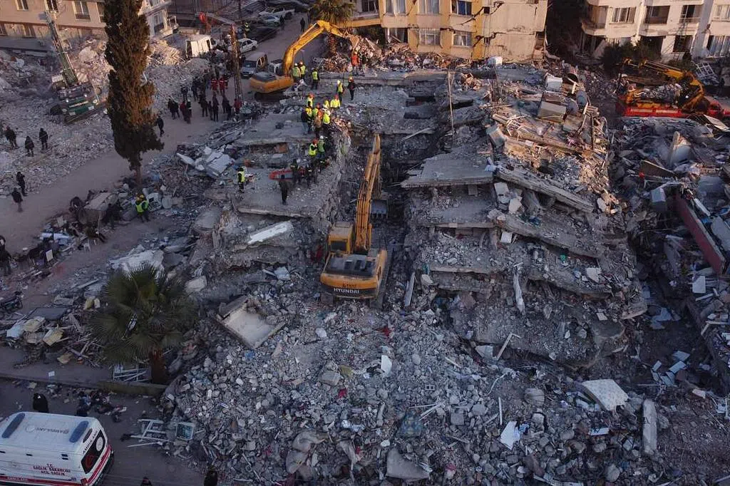 土耳其震后现抢掠诈骗 89人被逮捕