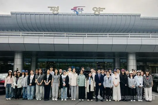 70名中国政府奖学金留朝人员抵达平壤