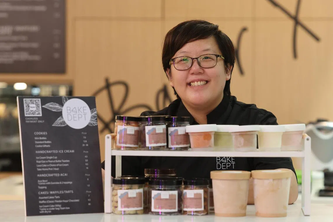 谭君贵通过自创品牌BakeDept，推出更能体现原材料风味的手作冰淇淋。（唐家鸿摄）