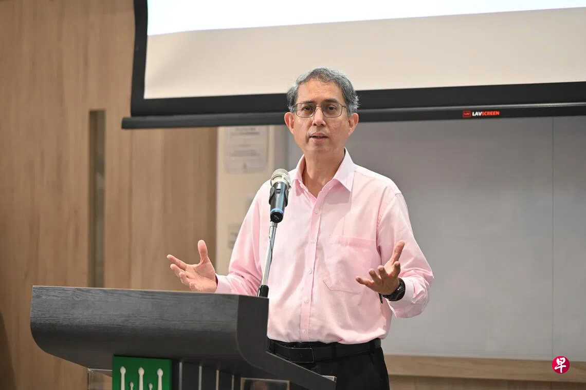 原主管回教事务代部长费绍尔 与国大商讨重返学术界