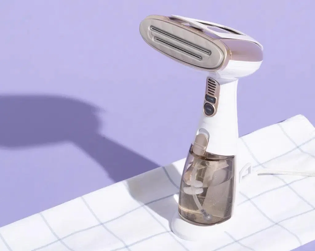 除了衣物，Conair手持蒸汽熨斗也可用在家具面料、窗帘等织物上。（商家提供）