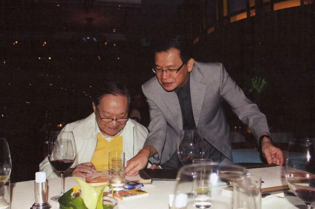 金庸与《明报月刊》的文化传奇