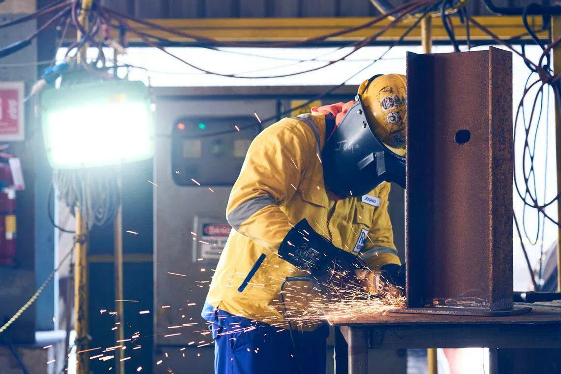 从创办初期仅12名员工的小承包商，罗德里工程不断拓展业务，已晋升为本地能源设施工程界的巨头，全球团队有超过6000人。（图/报业媒体集团）