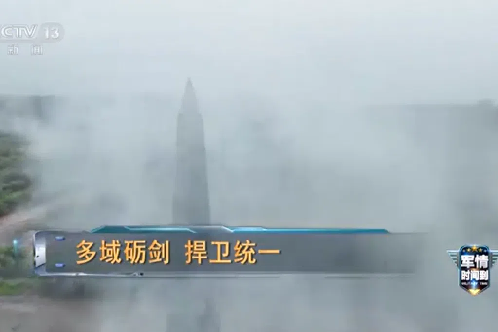解放军火箭军驻东南部队展开东风-26紧急战备演练