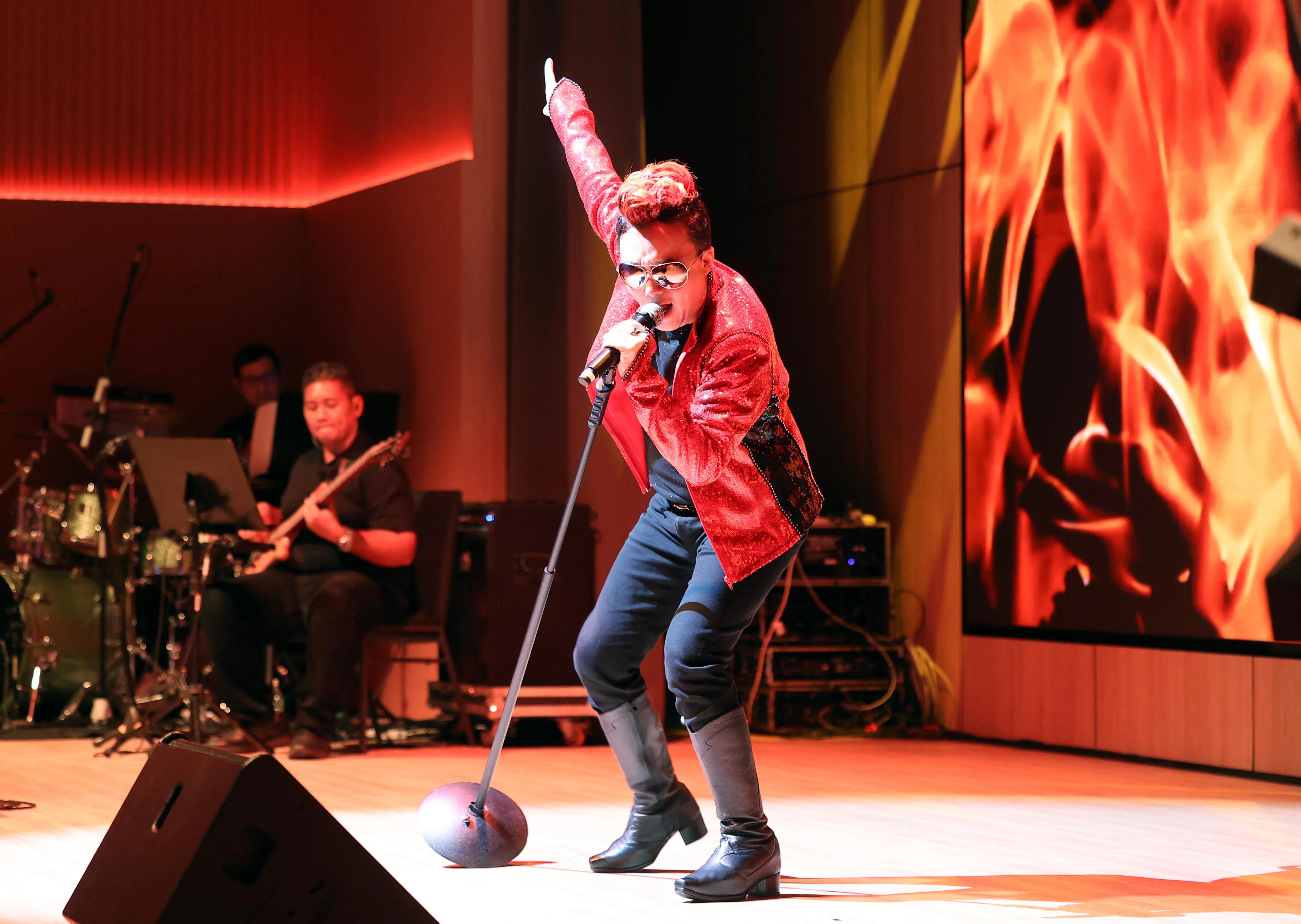 皓皓的“高凌风”劲歌热舞，将现场气氛推到最高点。（萧紫薇摄）