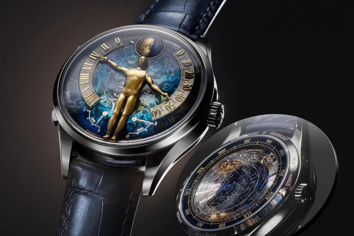 江诗丹顿Métiers d’Art 艺术大师系列致敬时光臻途腕表，表盘上金色人偶伫立中央，双臂化作逆跳指针。（江诗丹顿提供）