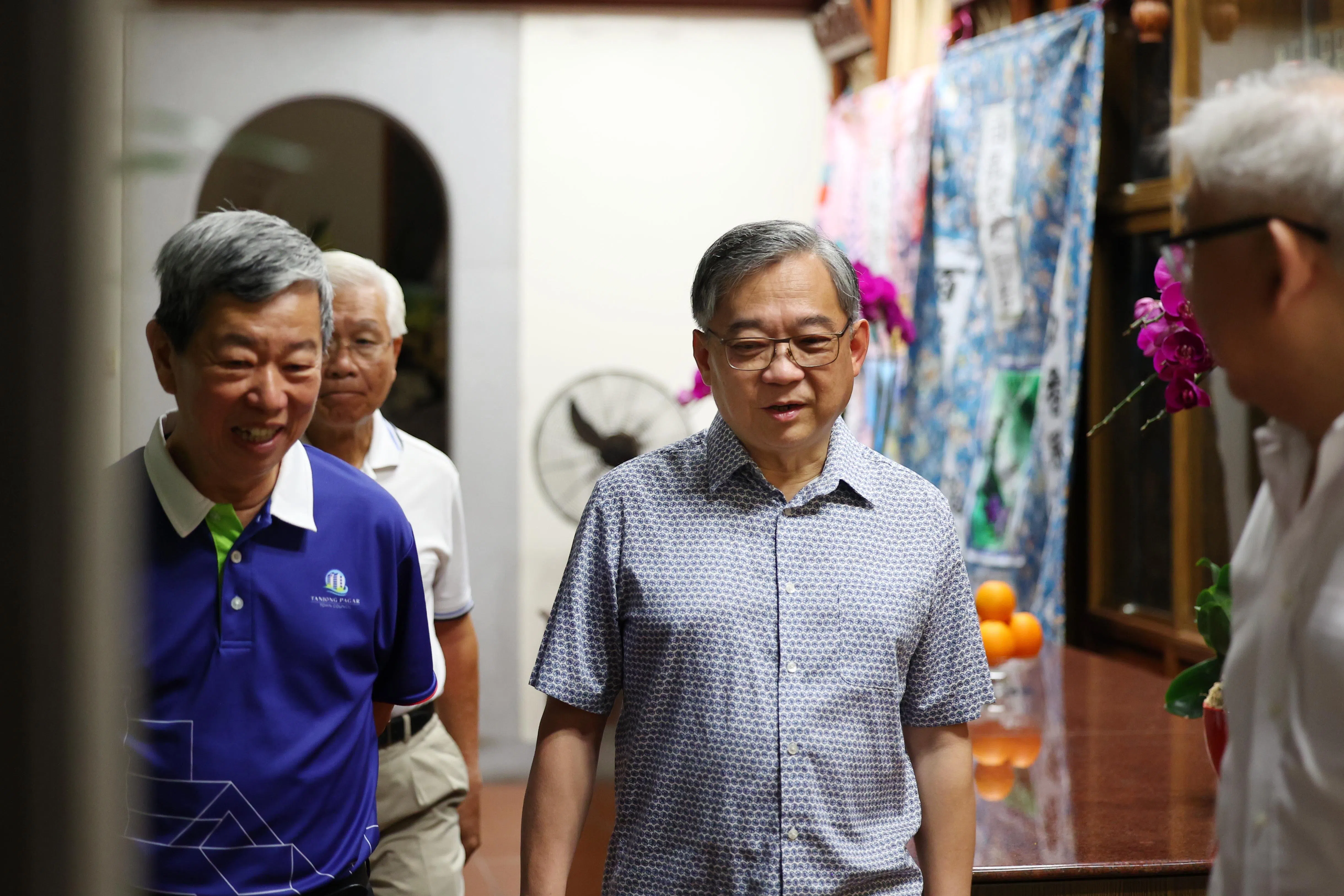 多名政要先后到庄日昆的灵堂吊唁，包括贸工部长颜金勇（左二）。（林明顺摄）